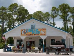 Honor System Raw Bar Survives on Florida’s Forgotten Coast