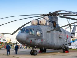 The World’s Strongest Heavy Lift Helicopter Lifts Massive Loads