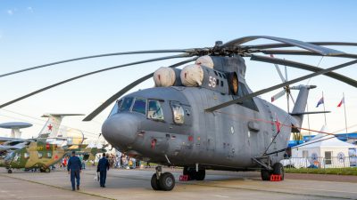 The World’s Strongest Heavy Lift Helicopter Lifts Massive Loads