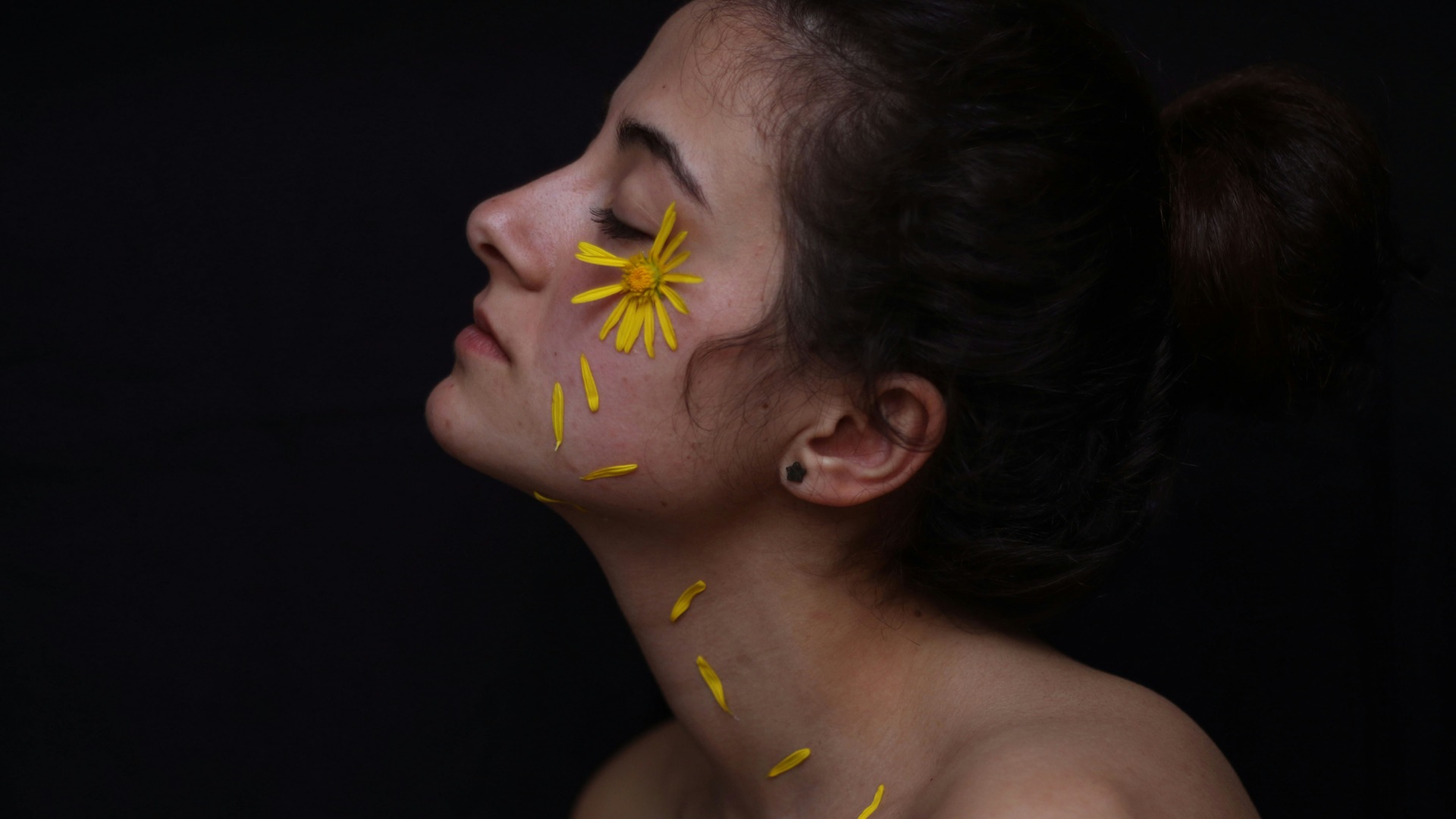 Are You an Emotional Sponge? 9 Signs You Can’t Escape