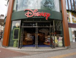 Shoppers Flock to Disney Store for 1,138-Piece ‘Star Wars’ LEGO Set—’The Best I’ve Ever Built’