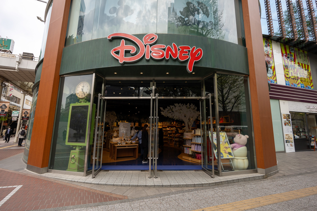 Shoppers Flock to Disney Store for 1,138-Piece ‘Star Wars’ LEGO Set—’The Best I’ve Ever Built’
