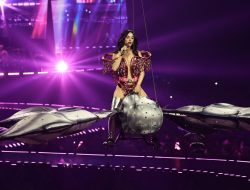 Katy Perry’s San Francisco Concert Goes Awry with Prop Failure Katy Perry’s San Francisco Concert Goes Awry with Prop Failure
