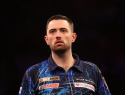 Humphries Stunned in World Matchplay Defense Humphries Stunned in World Matchplay Defense
