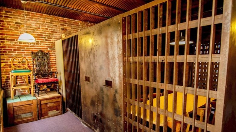 The Kentucky Pizza Place That Lands Customers in Jail While They Dine