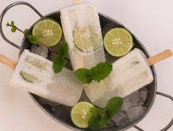 Turn Mojitos Into Boozy Ice Pops in Minutes Turn Mojitos Into Boozy Ice Pops in Minutes