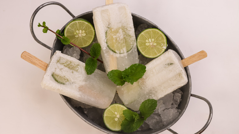 Turn Mojitos Into Boozy Ice Pops in Minutes