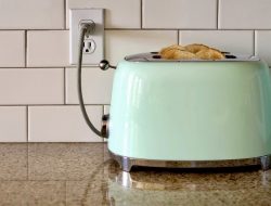 A Smart Way to Use Your Broken Toaster
