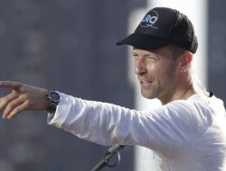 Tech CEO Steps Down After Coldplay Kiss Cam Scandal