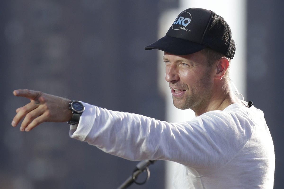 Tech CEO Steps Down After Coldplay Kiss Cam Scandal