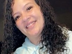 Single Mother Stabbed in Front of 5 Kids, Leaving Them ‘Devastated’ Says Friend Single Mother Stabbed in Front of 5 Kids, Leaving Them ‘Devastated’ Says Friend