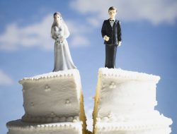 Woman Claims 80-Year-Old Dad Spoiled Son’s Wedding by Approaching Another Guest Woman Claims 80-Year-Old Dad Spoiled Son’s Wedding by Approaching Another Guest