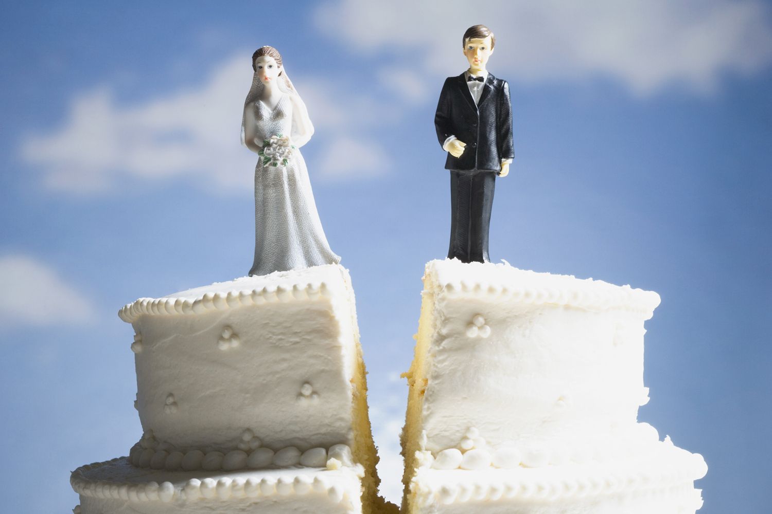 Woman Claims 80-Year-Old Dad Spoiled Son’s Wedding by Approaching Another Guest