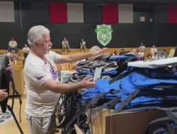 A lesson in giving back: Volunteers pack 30,000 backpacks for Tampa Bay students