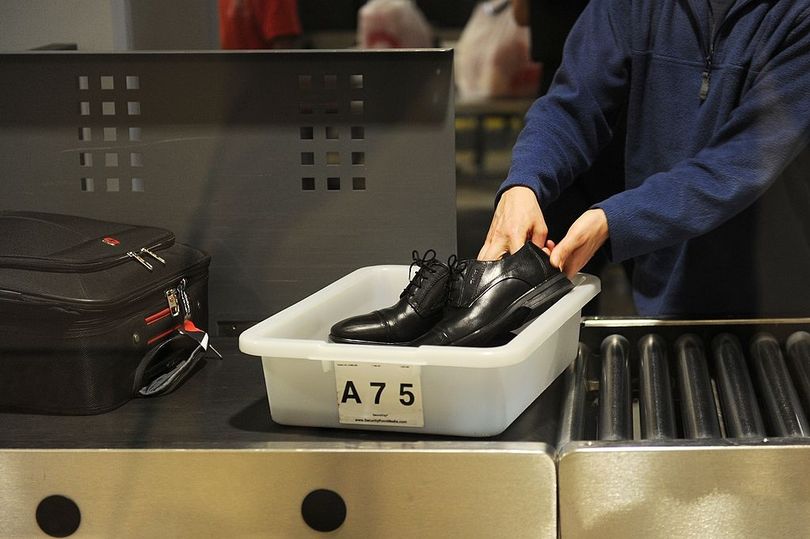 Pilot’s Wife Shares TSA Shoe Removal Tips