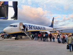 Ryanair bonuses to catch passengers with oversized cabin bags Ryanair bonuses to catch passengers with oversized cabin bags