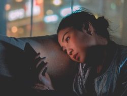 Unseen Power: 9 Subtle Signs of a Woman Who’s Carried Life’s Burden