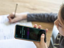 Students Struggle with Anxiety and Doubt Over AI in Classrooms
