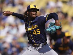 Brewers’ 10-Game Win Streak Hits Dodger Stadium Brewers’ 10-Game Win Streak Hits Dodger Stadium