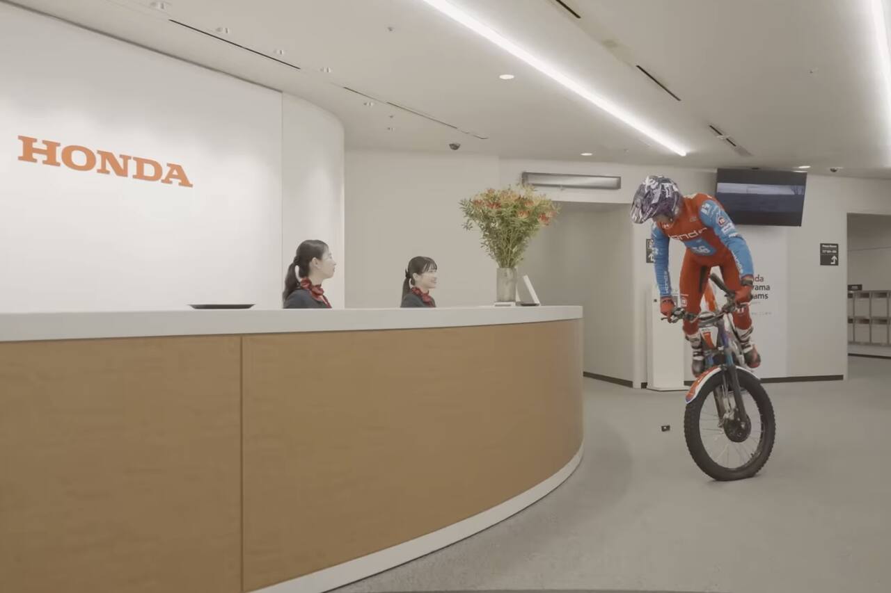 Professional Cyclist Unveils New Honda RTL E-Bike on Office Commute