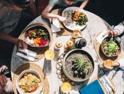 Woman Frustrated When Friends Order Her Meal Before She Arrives — Then Demand to Split the Bill Woman Frustrated When Friends Order Her Meal Before She Arrives — Then Demand to Split the Bill