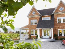 Woman Claims Husband’s Friends Are ‘Rude’ for Uninvited Home Visits Woman Claims Husband’s Friends Are ‘Rude’ for Uninvited Home Visits