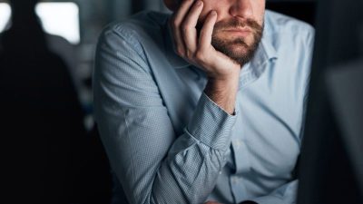 “Quiet Cracking” Emerges as a Major Workplace Issue, Expert Warns