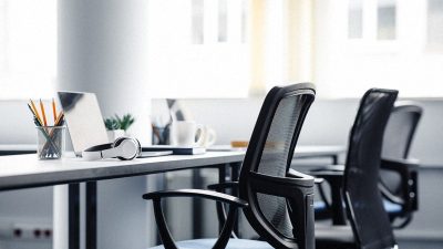 Easy English News: Younger Workers Seek Promotion by Age, Not Performance
