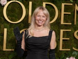 Legendary ’90s Supermodel, 58, Shines in Monochrome Style and Looks Ageless