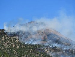 Map Reveals Oregon Wildfire Becoming Nation’s Largest as Towns Prepare for Rare Megafire