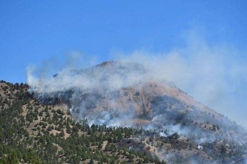 Map Reveals Oregon Wildfire Becoming Nation’s Largest as Towns Prepare for Rare Megafire