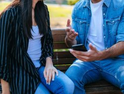 Woman Claims Friend Texts Fiancé Secretly and Invites Him Out Woman Claims Friend Texts Fiancé Secretly and Invites Him Out