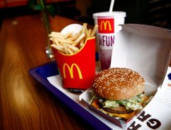 Man Stunned by Meal Cost at McDonald’s in Benidorm