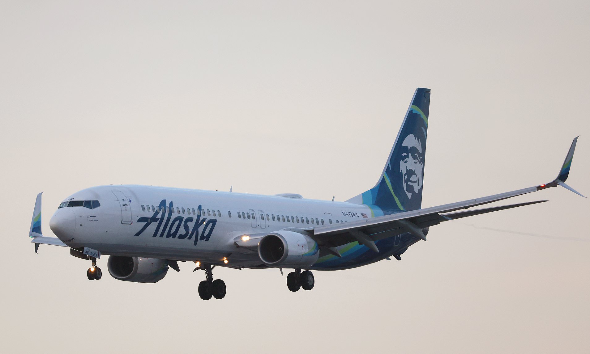 Alaska Airlines Seeks Ground Stop for All Mainline Flights