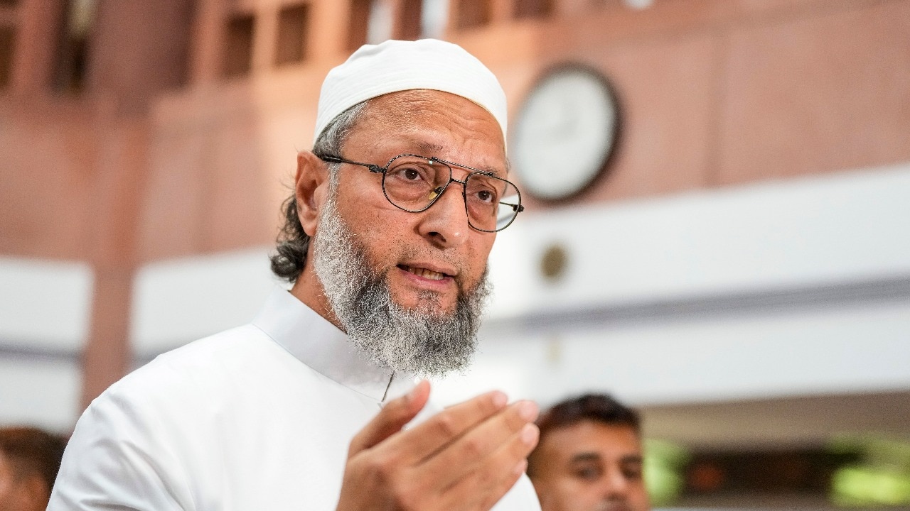 12 Muslims Jailed Without Crime: Owaisi Condemns Mumbai Train Verdict