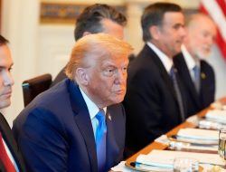 Trump Promises Extra Arms for Ukraine Amid Policy Shift Trump Promises Extra Arms for Ukraine Amid Policy Shift