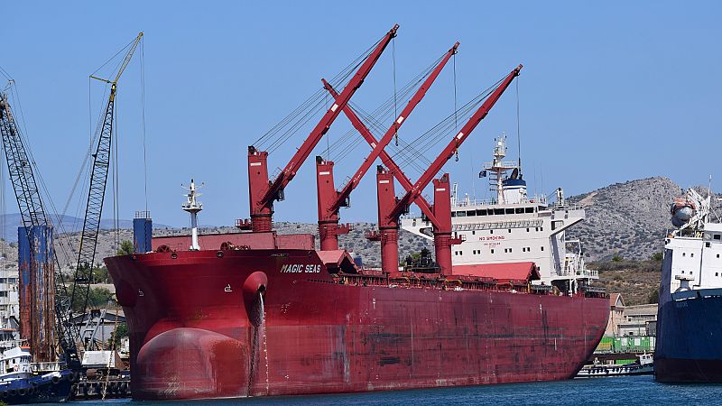 Two Injured, Two Missing After Suspected Houthi Ship Attack in Red Sea