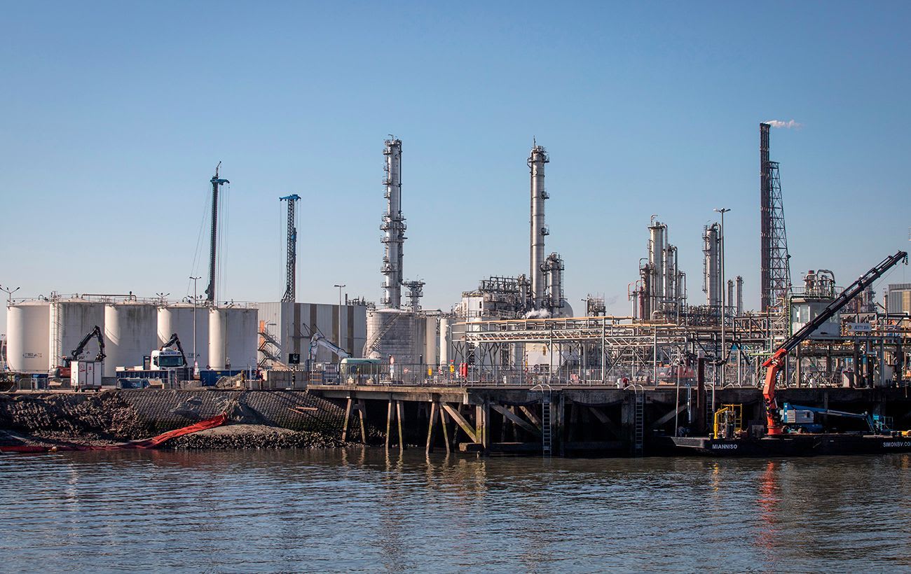 Europe’s Largest Port Braces for Possible War with Russia – FT