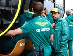 Alonso Frustrated by Aston Martin’s Tactics at F1 British GP