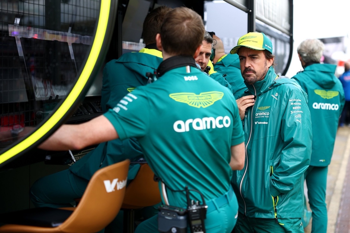 Alonso Frustrated by Aston Martin’s Tactics at F1 British GP