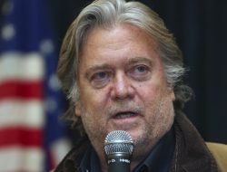 Bannon Calls on MAGA to “Fight” Amid Tensions with Trump Team