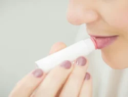 Kandungan Lip Balm untuk Bibir Lebih Cerah