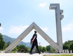 Exclusive: SNU Links Pay to Performance, Shifting from Seniority Tradition Exclusive: SNU Links Pay to Performance, Shifting from Seniority Tradition