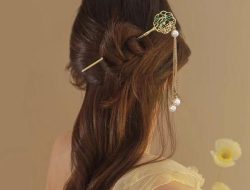 5 Gaya Rambut Elegan dengan Hair Stick untuk Tampil Rapi