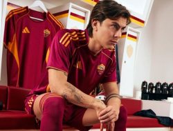 Desain Retro dan Teknologi Canggih, Ini Jersey Kandang AS Roma 2025/26 Desain Retro dan Teknologi Canggih, Ini Jersey Kandang AS Roma 2025/26