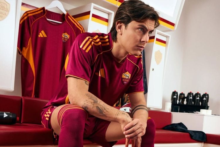Desain Retro dan Teknologi Canggih, Ini Jersey Kandang AS Roma 2025/26