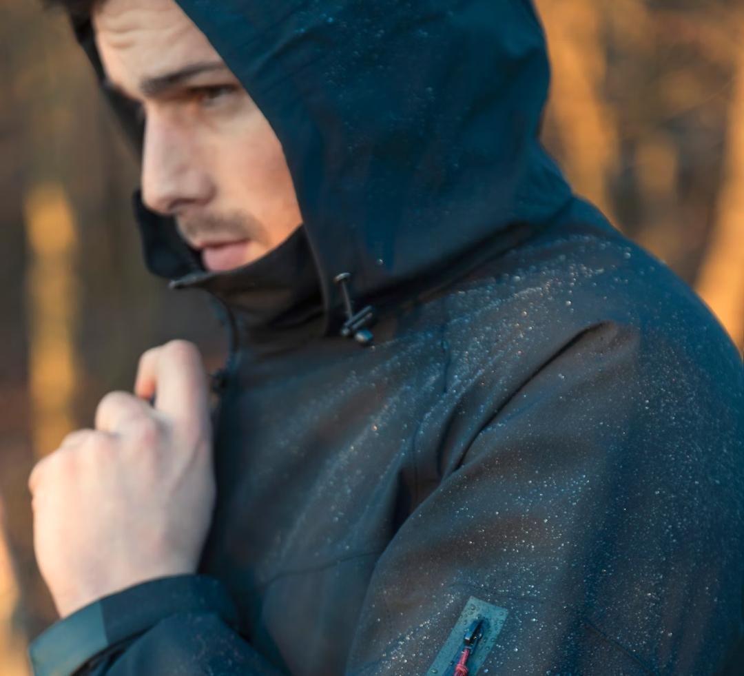 Apa Perbedaan Waterproof dan Water Resistant? Cek Sekarang!