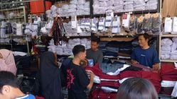 Menjelang Tahun Ajaran Baru, Penjualan Seragam Sekolah di Bandung Meningkat Menjelang Tahun Ajaran Baru, Penjualan Seragam Sekolah di Bandung Meningkat