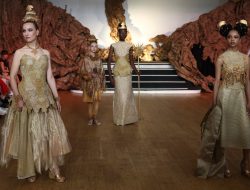 Franck Sorbier Blends Andean Beauty with Parisian Glamour on the Runway