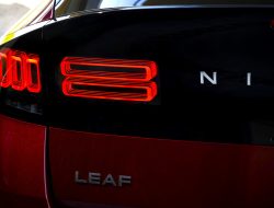Nissan’s Leaf Faces Early Challenges on the Road Nissan’s Leaf Faces Early Challenges on the Road